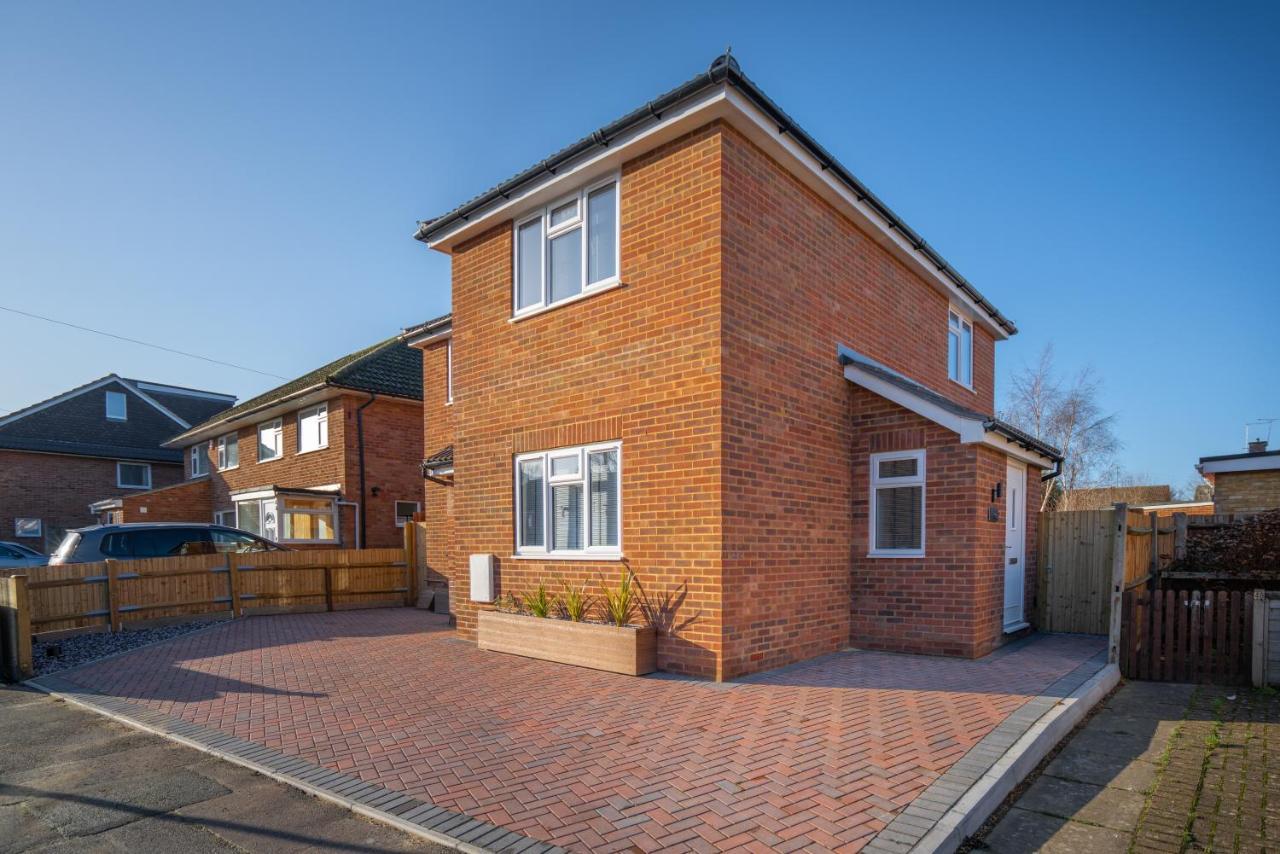 Mill Road Apartment First Floor Crawley  Eksteriør billede