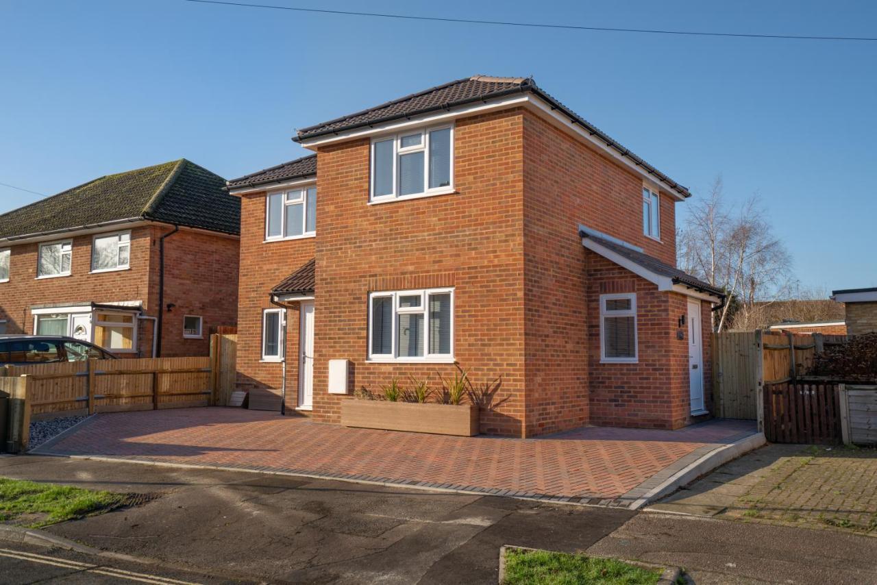 Mill Road Apartment First Floor Crawley  Eksteriør billede